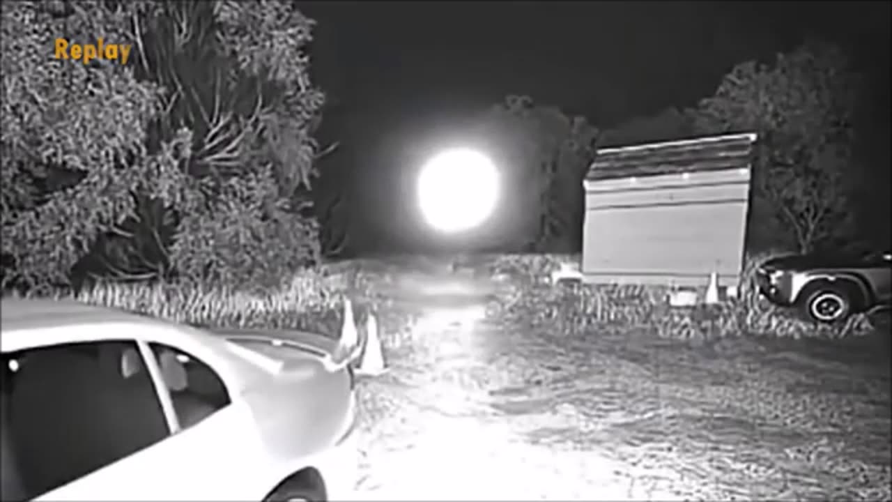 Une caméra de sécurité en Californie a enregistré un objet étrange traversant le ciel nocturne