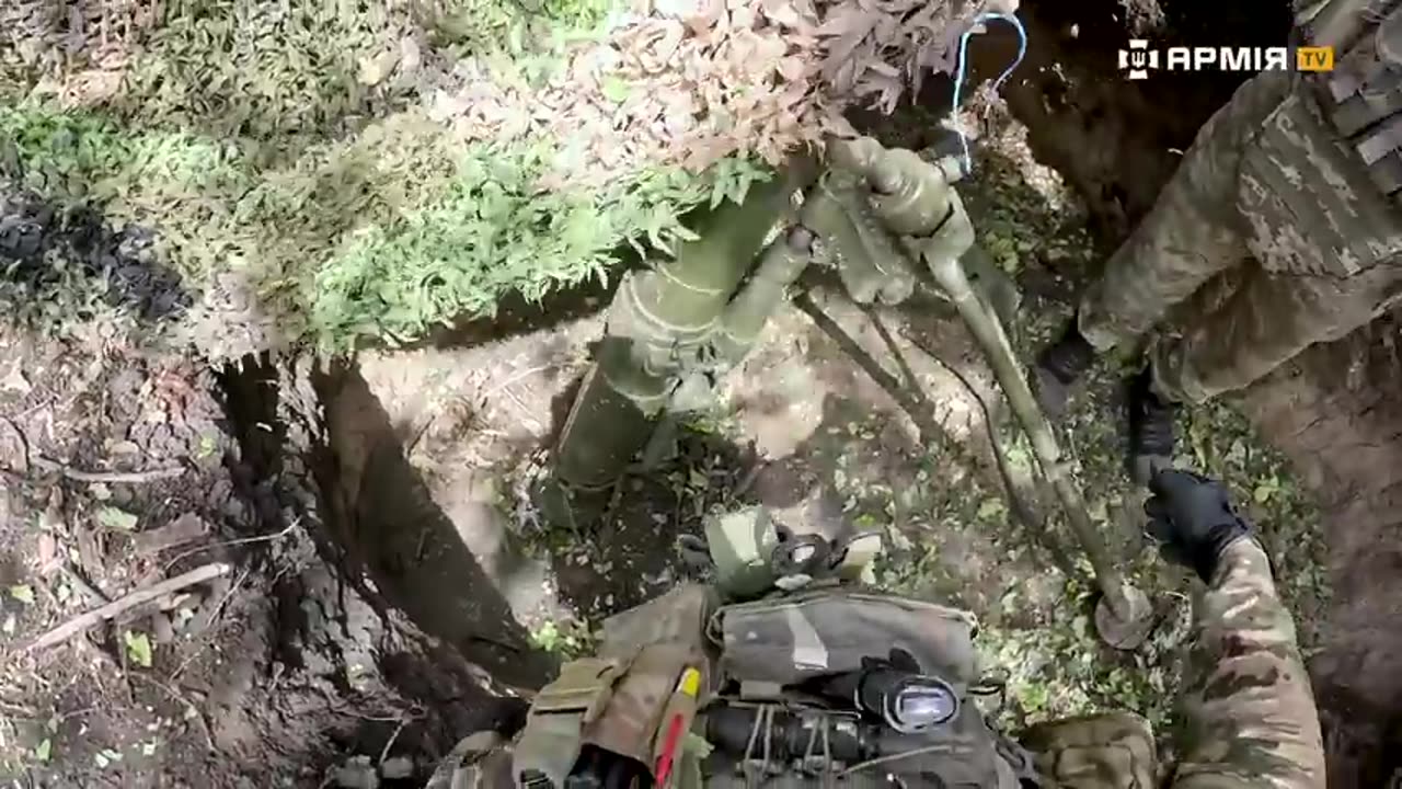 Ukrainian Mortar Crew Dropping 122mm and 82mm Shells Onto Russian Positions