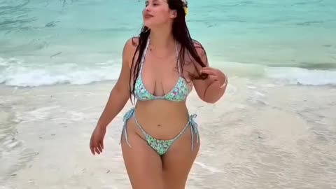 🍑 Thicc Latina In Sexy Bikini 🔥