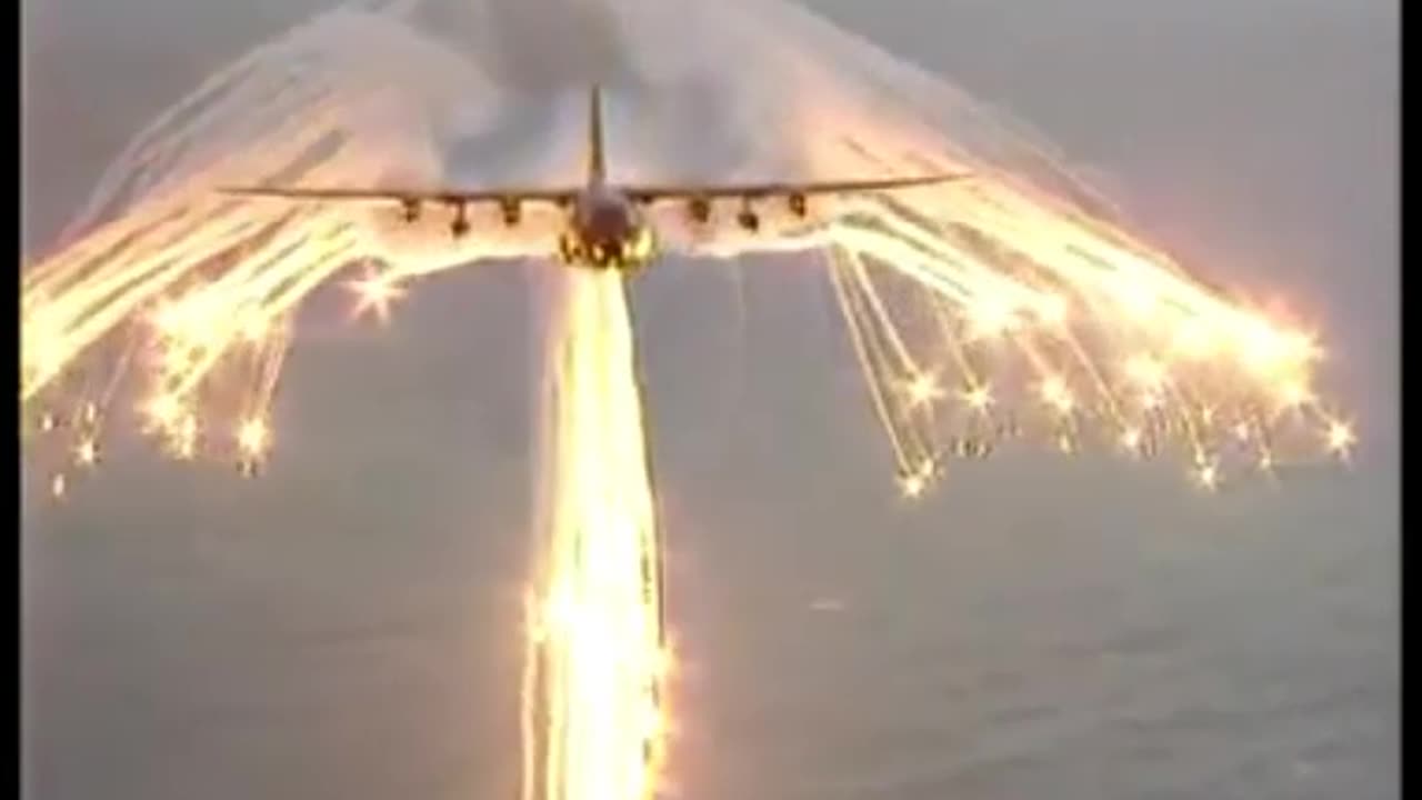 Watch Giant #C130 Hercules Flares #Aviation #Fly #AeroArduino