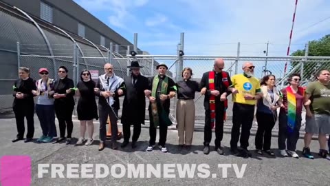 Democrats are blocking entrance to ICE detention center in New Jersey