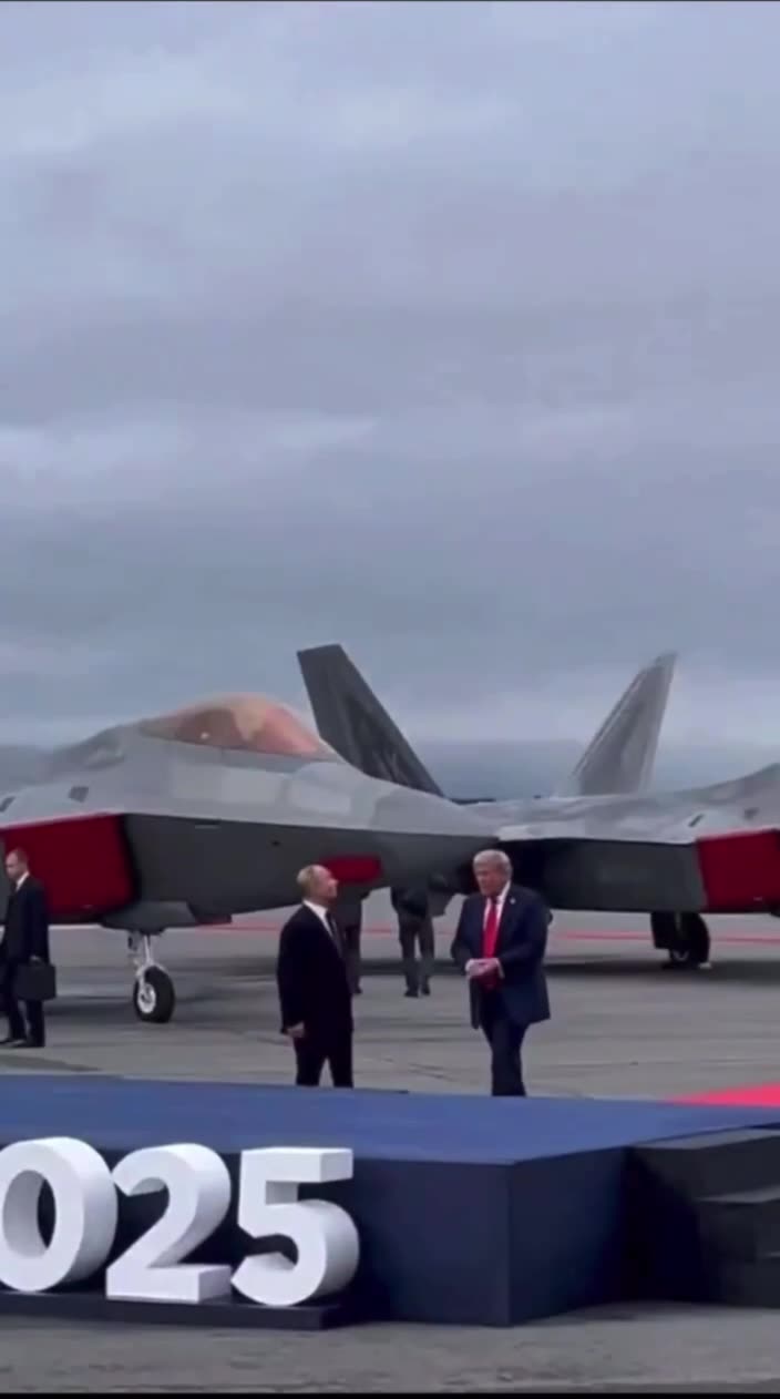 Only President Trump would have the balls to fly a B-2 Bomber over Putin’s head