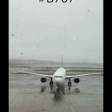 Massive #B767 Entering Gate At Mist #Aviation #Flying #AeroArduino