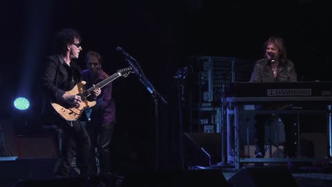 Everybody's Everything - Santana (live)