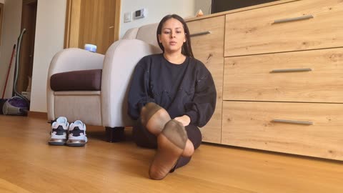 Casual Look 💕 Leggings, Brown Nylons & Sneakers