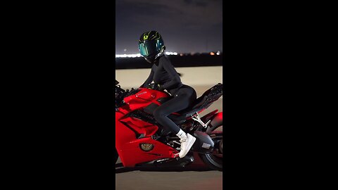 Super girl - > super bike 🔥❤️