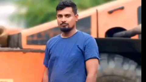 yah apne friend ko dekhkar khush ho raha hai