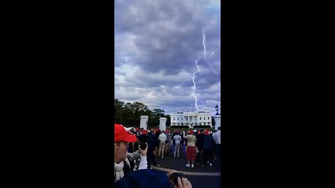 Thunder hits White House