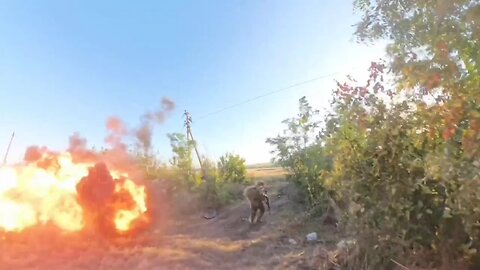 Ukraine Combat Footage : Russian soldier beats the odds, survives the drone strike