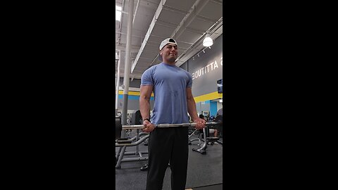 Barbell curls #barbell #gym #workout #planetfitness #lafitness #chuzefitness #exercises #bodybuilder