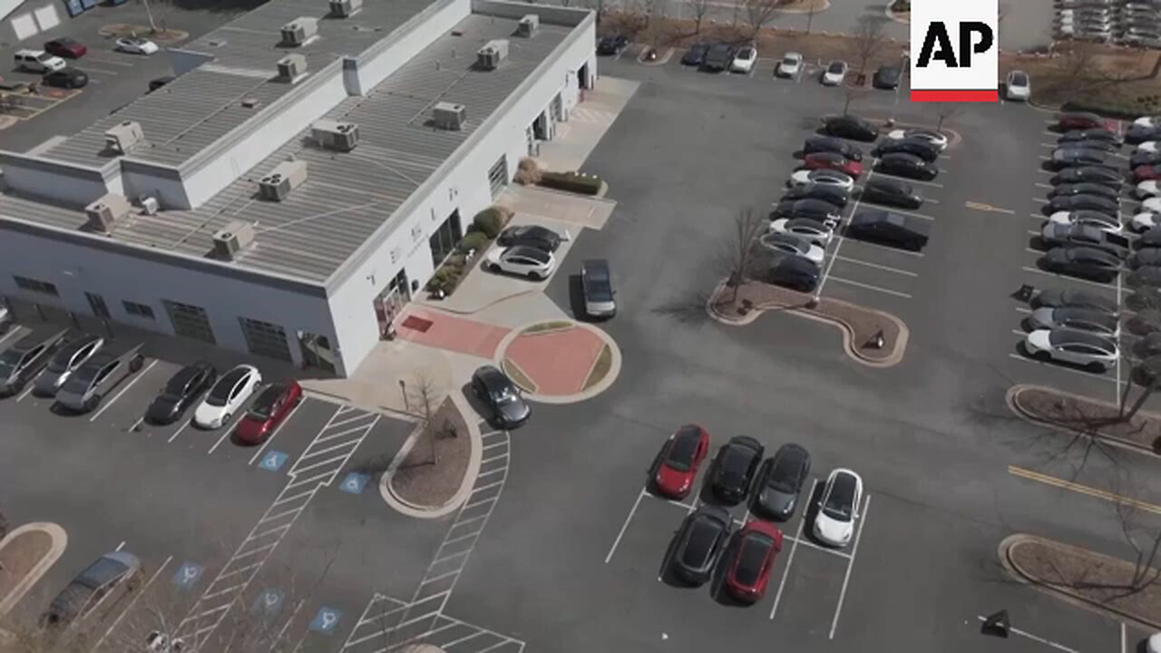 Electric vehicle maker Tesla starts Monday with stock market gainsp