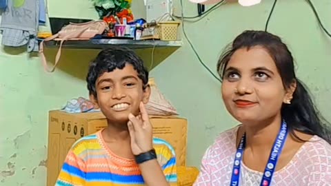 Aise kon manata h