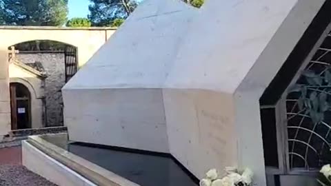 En directo desde el panteón donde descansa YA CAMILO SESTO #Alcoi