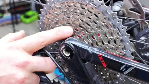 The sound of a bicycle wheel hub is very loud.