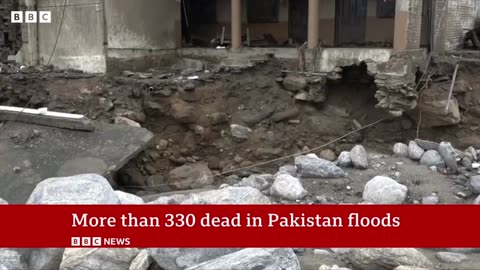 More than 330 dead in Pakistan floods | BBC News