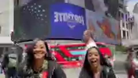 Must Watch: This is your sign to travel the world with your best friend ❤️ @mama