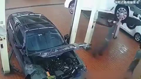 Car falls off lift onto mechanic at Sinopec repair station in China
