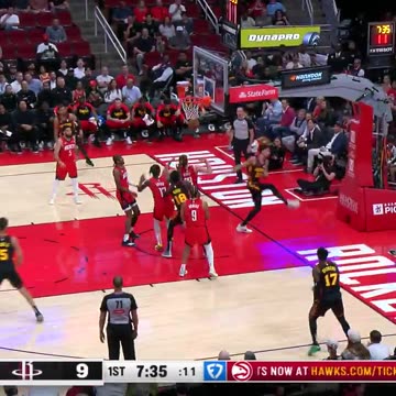 NBA Zacch Risacher switches hands and hammers it with the left!