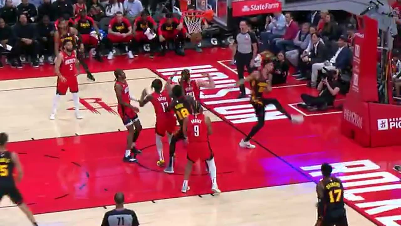 NBA Zacch Risacher switches hands and hammers it with the left!