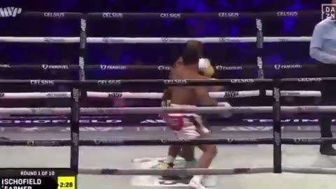 Whoaaaaa Kid Austin stops Tevin Farmer in round 1. Madesssss #paulchavez