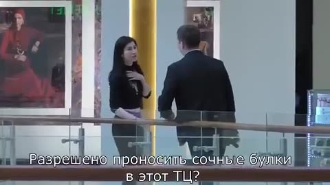ДЕВУШКА_В_ТОРГОВОМ_ЦЕНТРЕ_ПОКАЗЫВАЕТ_СВОЮ_ЖОПУ_ПРОХОЖИМ!