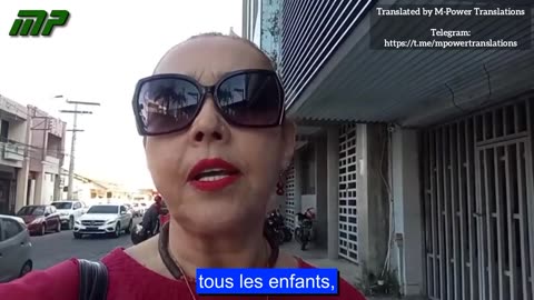 La docteure Liliana Zelada remet l'acte notarié au barreau.