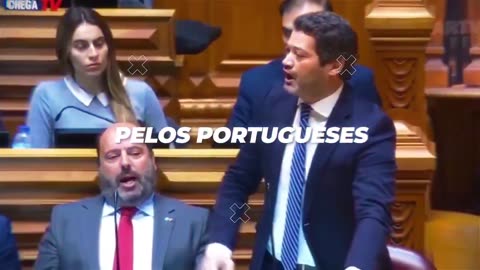 Ventura destrói PS e PSD iguais a sugar impostos aos portugueses!