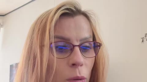 Petra Rédová - Pravda o Covidu lezou ven informace z Bílého domu