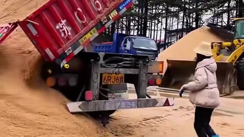 A satisfying sand truck unload!.hd
