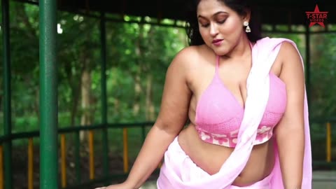Beautiful Girl in Saree | Fashion in Natural Beauty with Music
