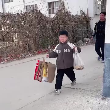 This little boy's heart is made of gold!.hd