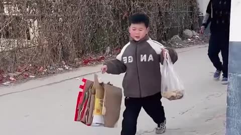 This little boy's heart is made of gold!.hd