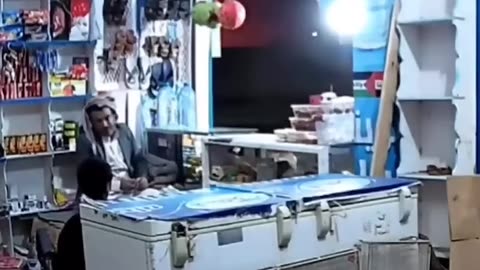 Footage from Yemen store captures heavy US air strikes on Saada