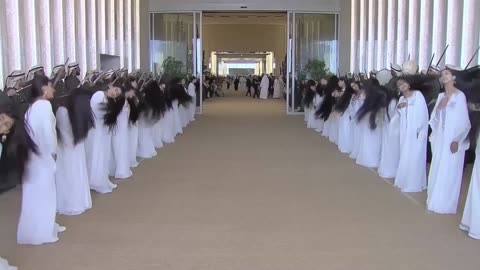 Trump welcomed to Abu Dhabi with traditional hair flipping ritual