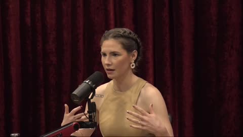 Call 911 or Jump? - Amanda Knox on JRE #homeinvasion #police #crisis