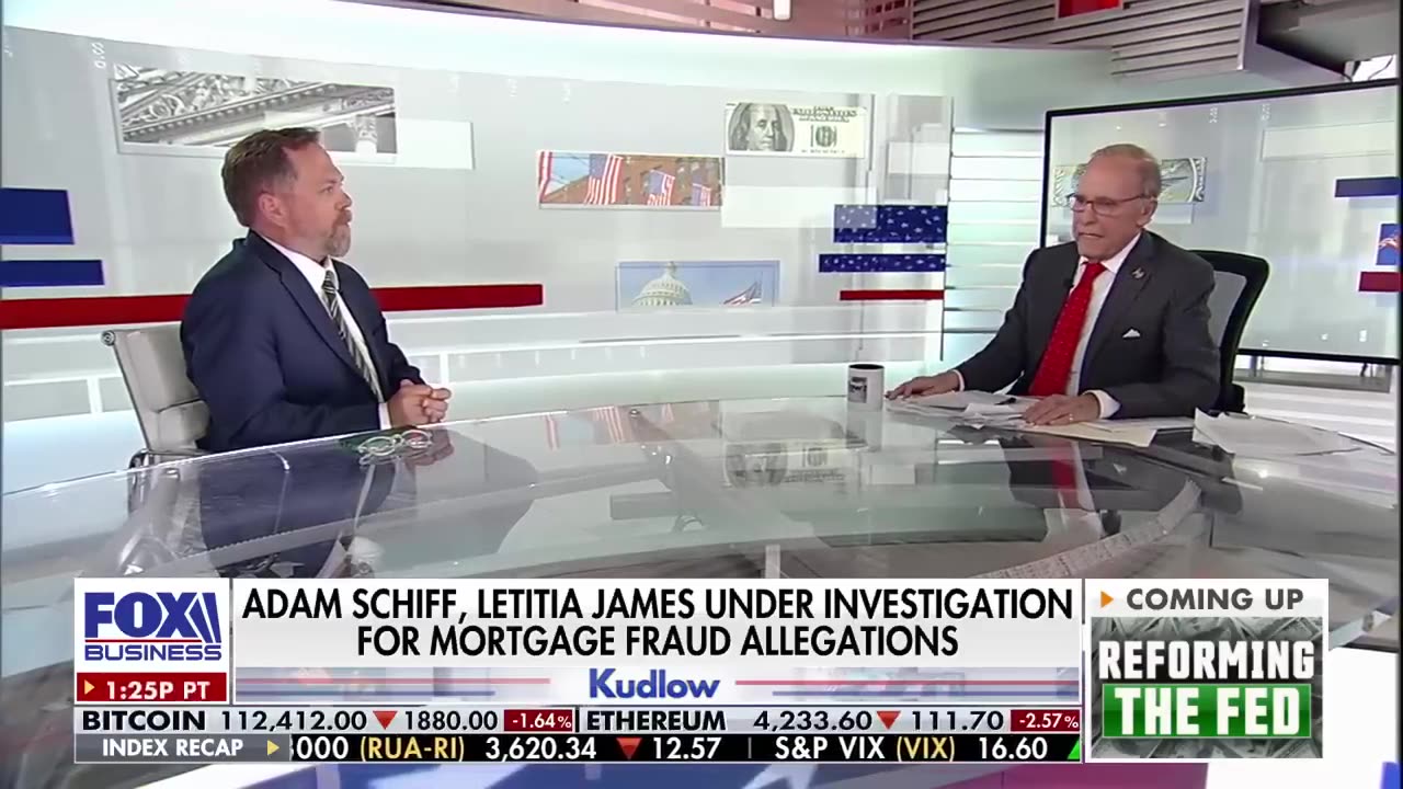 A journalist warns that if Jerome Powell doesn't solve the Lisa Cook issue, the Fed will be COOKED.
