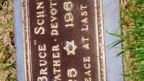 FAMOUS GRAVES - VOL. 613: LENNY BRUCE