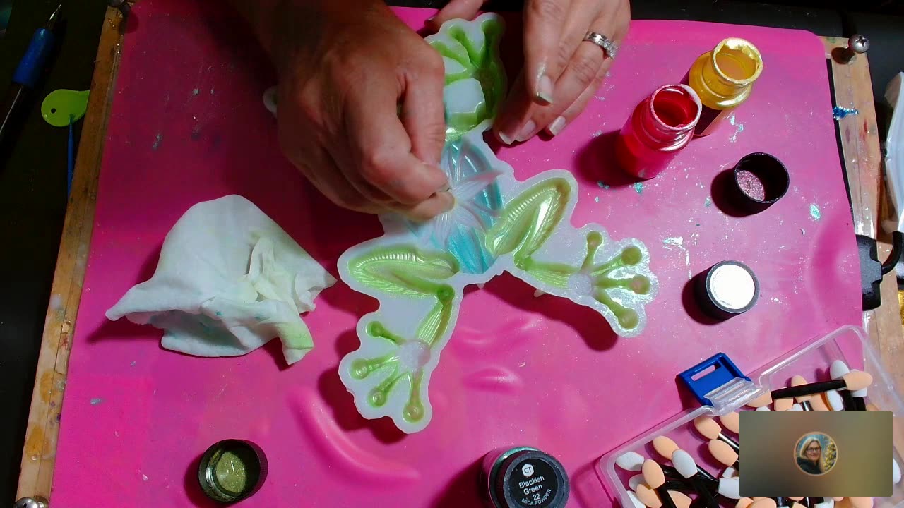 Momma Coop's Got The Pour