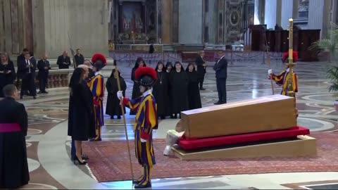 President Trump and First Lady Melania pay their respects to Pope Francis at the Vatican