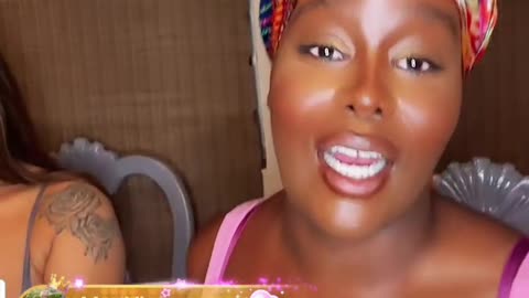 MADAM LO FULL REVEAL WHILE PICKING UP PYT TO HANGOUT