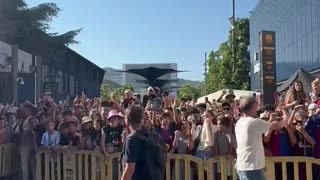 Large number of fans are already waiting outside official Barça Stores to purchase Yamal's 𝟏𝟎 shirt