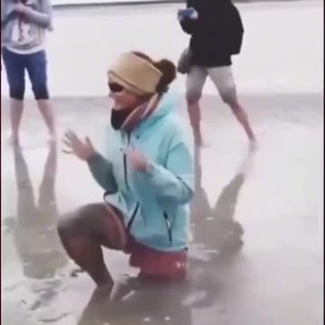 🇬🇧 How to Escape from Quicksand (It could just save a life)