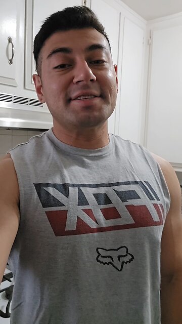 #washingfruit #havingbreakfast #7am #morningroutine #wakeup