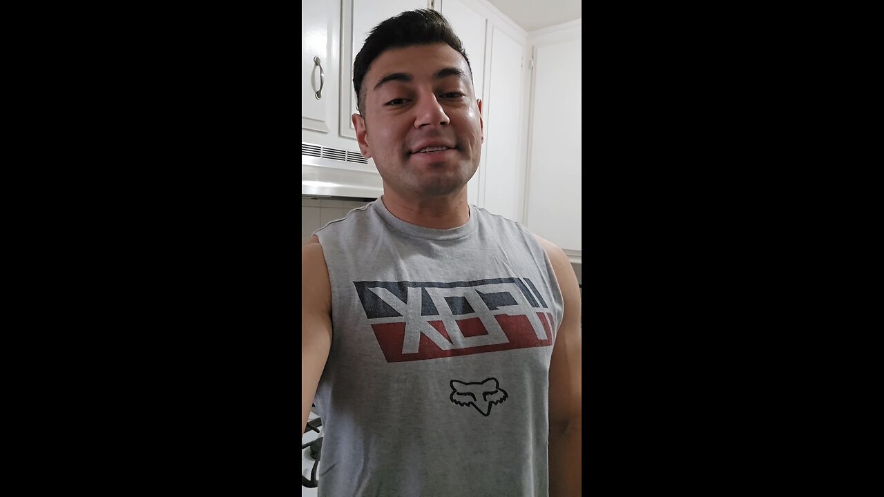 #washingfruit #havingbreakfast #7am #morningroutine #wakeup