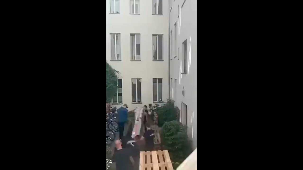 Grand piano delivery