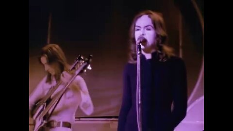 DANCING WITH THE MOONLIT KNIGHT ~ GENESIS ( LIVE )