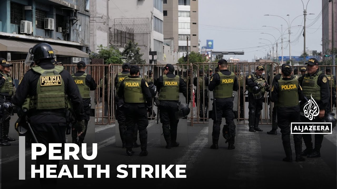Peru’s health workers strike indefinitely, demand better working conditions