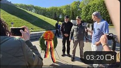 Ich bin DDR-Bürger! Rüdiger Hoffmann Kranz-Niederlegung 80. Jahrestag des Sieges