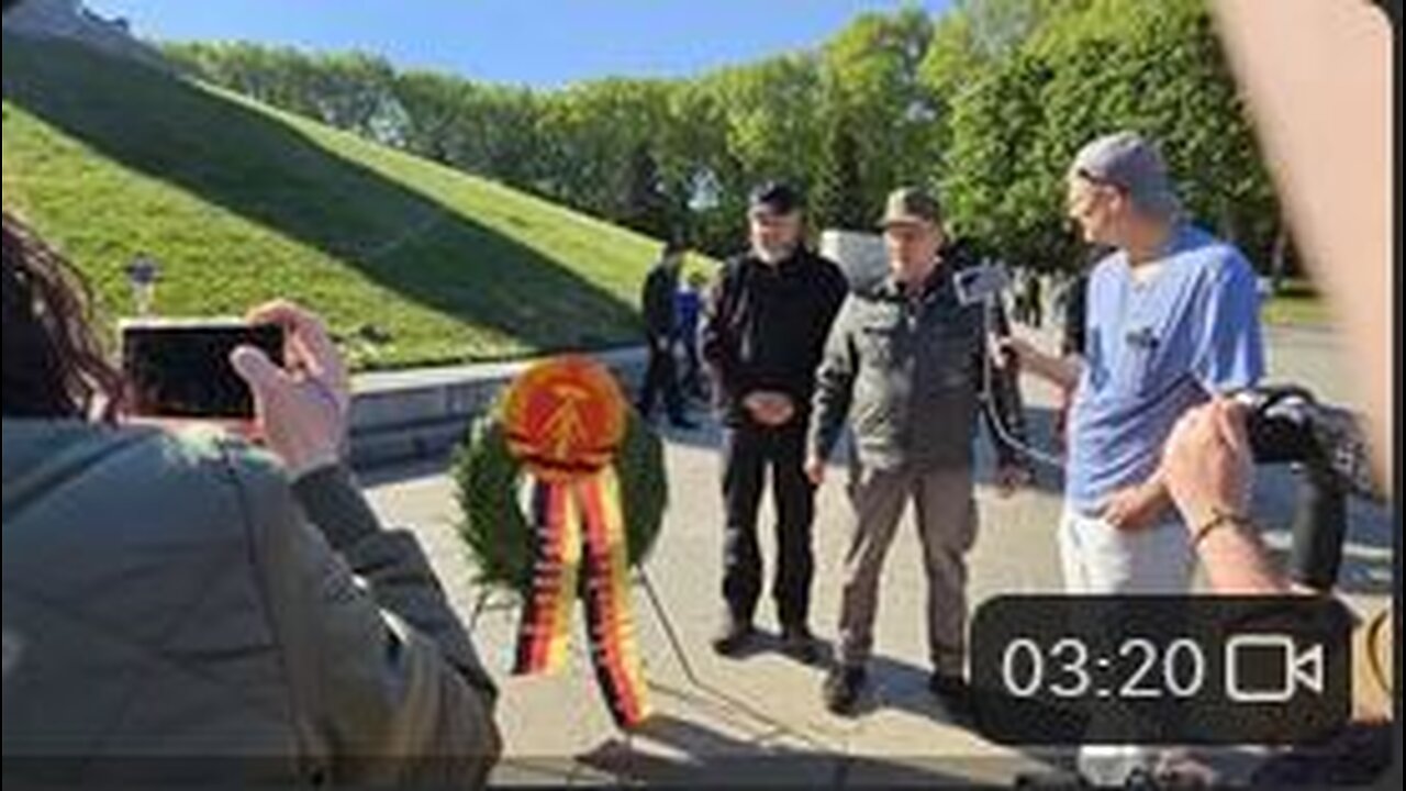 Ich bin DDR-Bürger! Rüdiger Hoffmann Kranz-Niederlegung 80. Jahrestag des Sieges