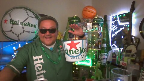 Welcome to The Green Room! Happy Sunday!
